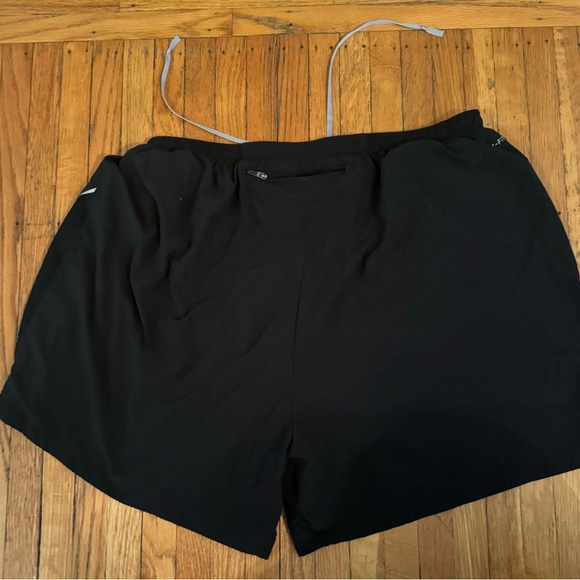Nike DRY FIT running shorts, lined size XL - Picture 2 of 3